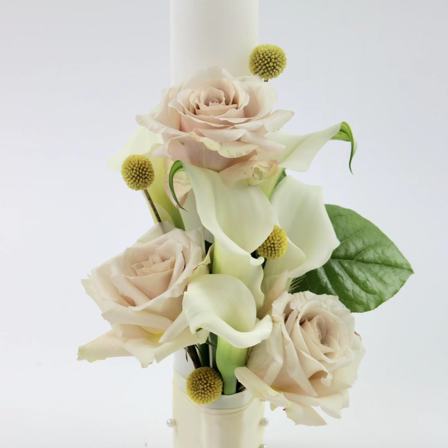 Lumânări de nuntă elegante cu trandafiri nude și cale albe - imagine 4