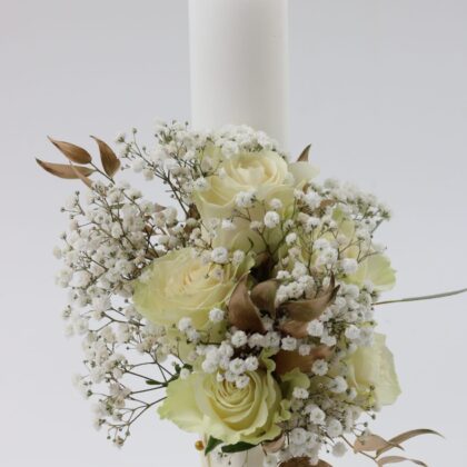 Lumânări de nuntă cu trandafiri crem și gypsophila albă