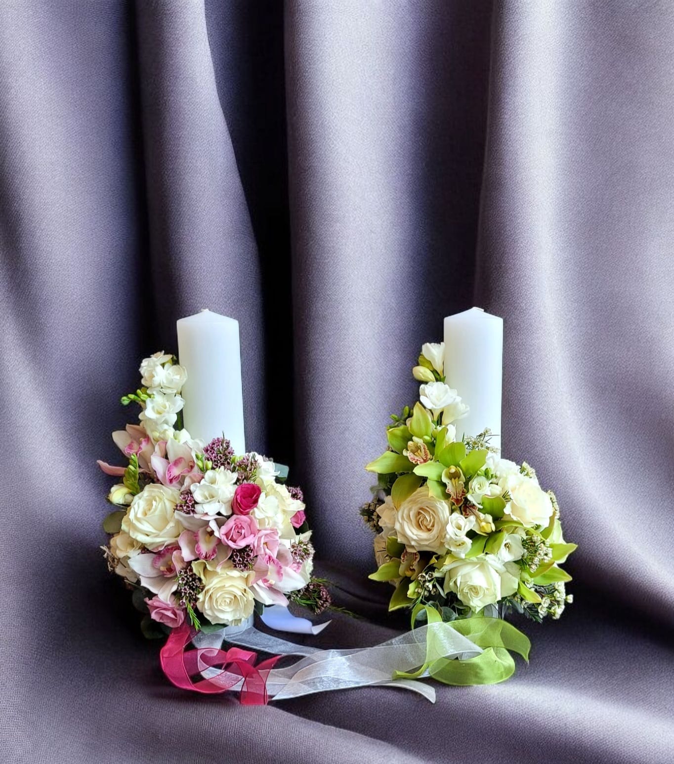 Set lumânări cu trandafiri, frezie și orhidee cymbidium