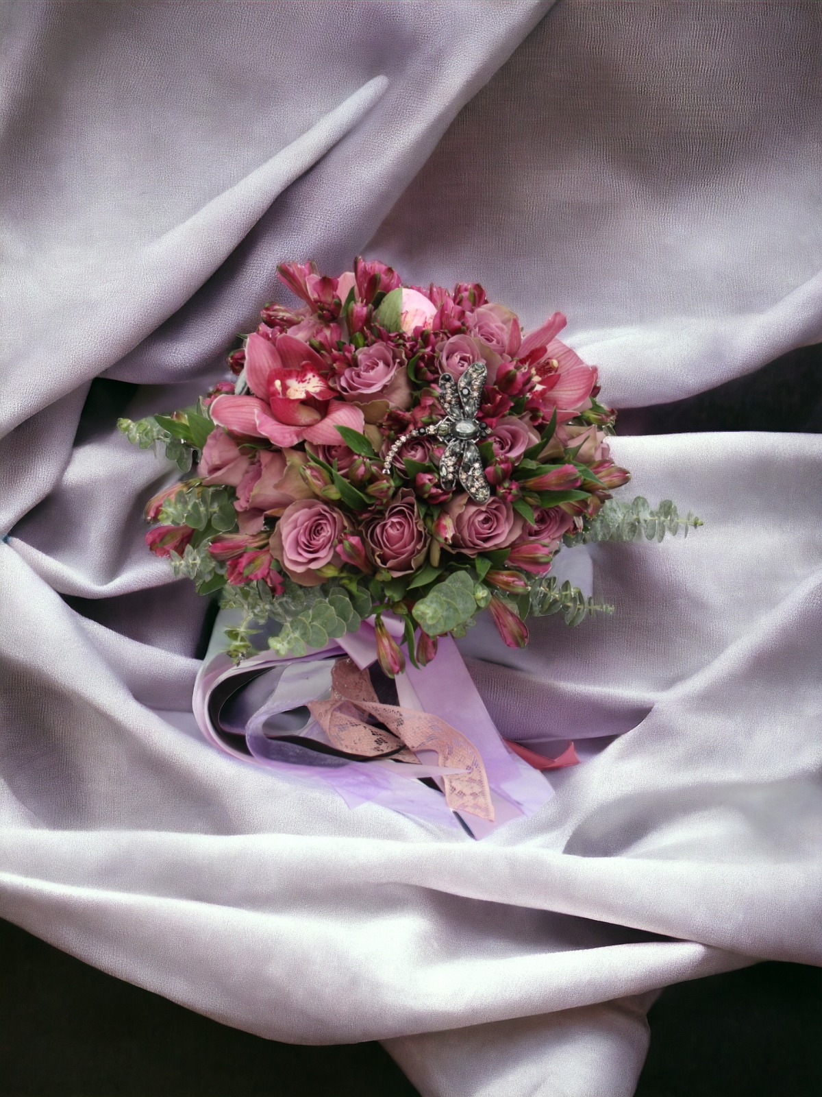 Buchet mireasă Deep Love – trandafiri lila & bujori roz