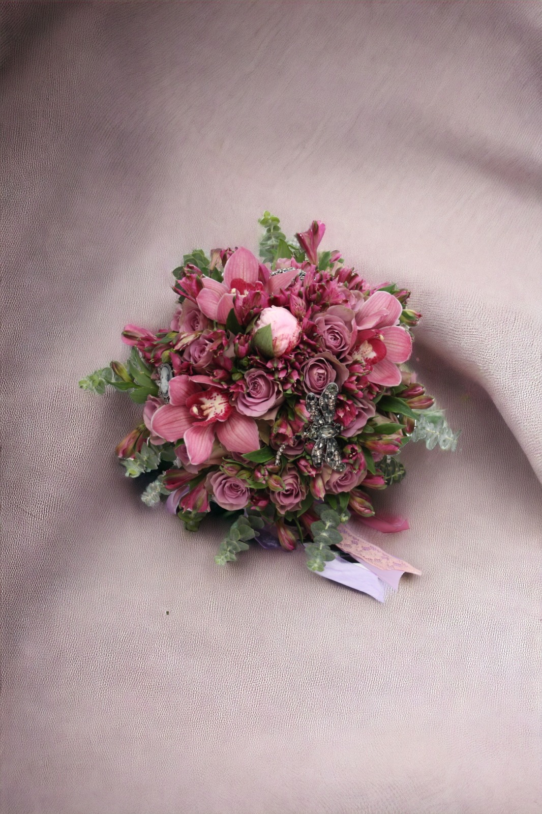 Buchet mireasă Deep Love – trandafiri lila & bujori roz - imagine 2